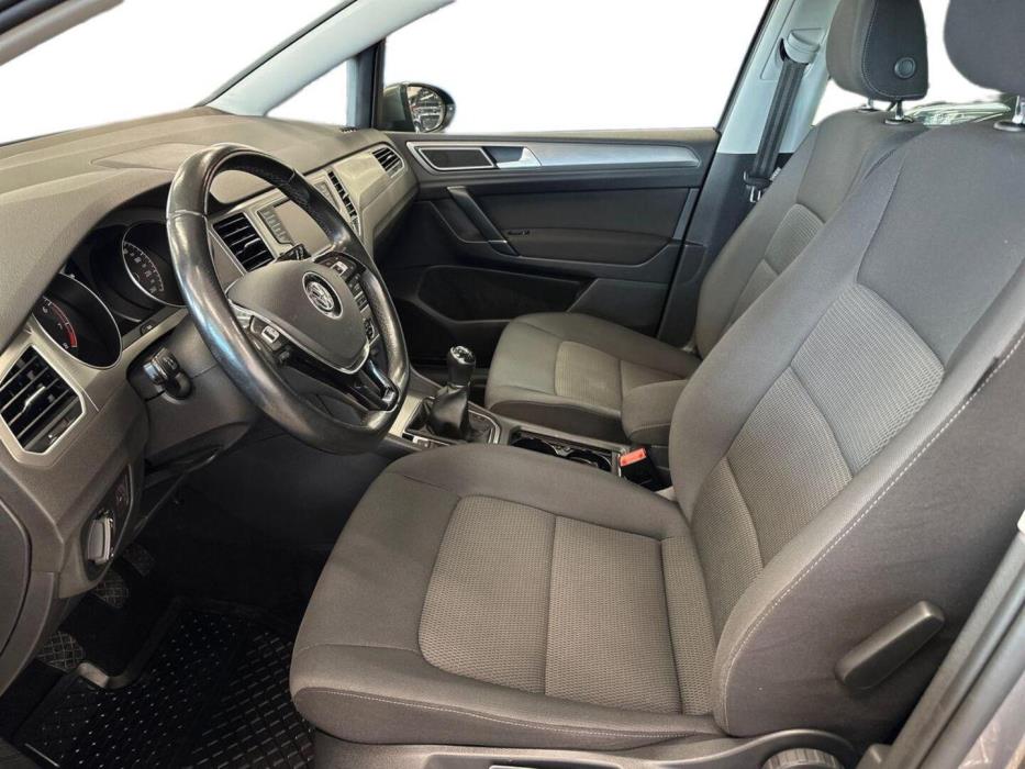 VOLKSWAGEN Golf Sportsvan 2016