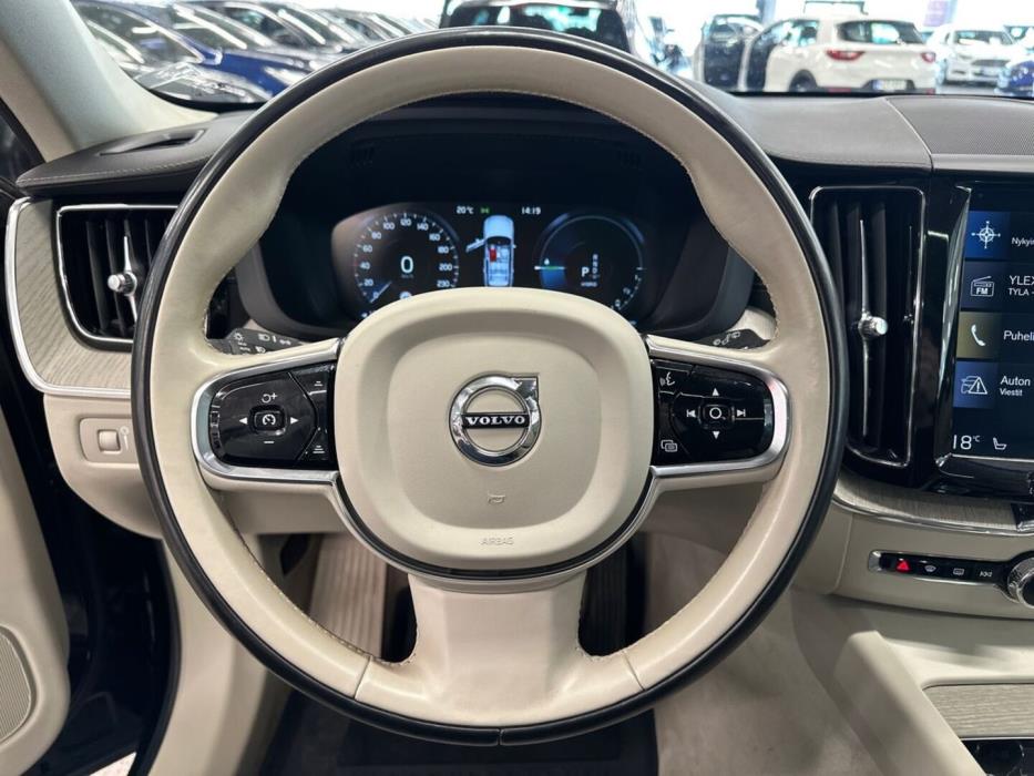 VOLVO XC60 2019