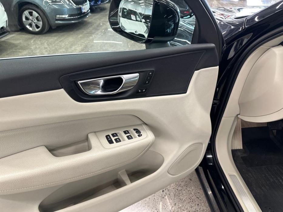 VOLVO XC60 2019