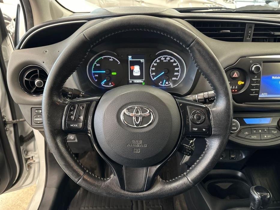 TOYOTA Yaris 2019