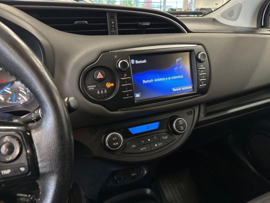 TOYOTA Yaris 2019