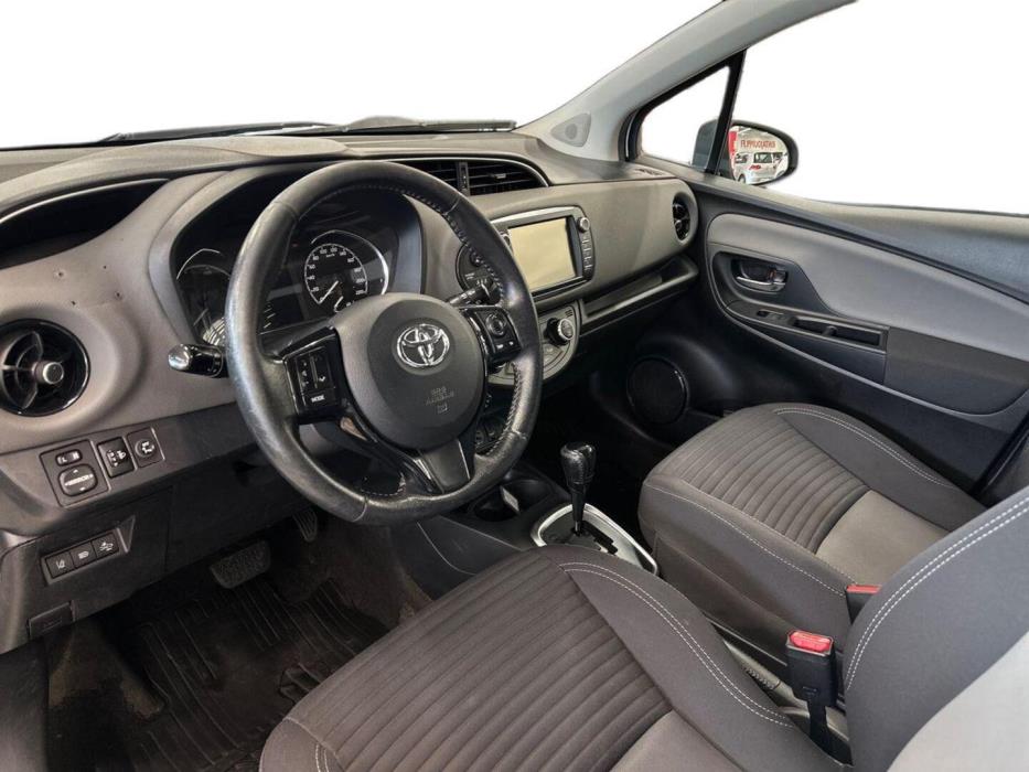 TOYOTA Yaris 2019