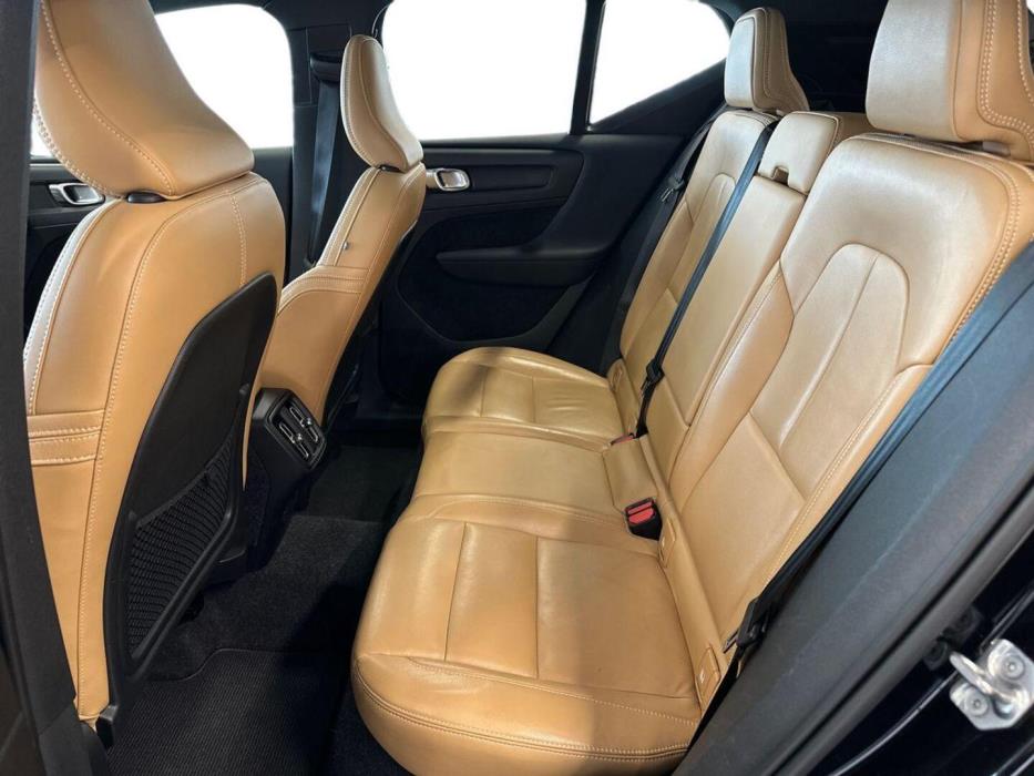 VOLVO XC40 2019