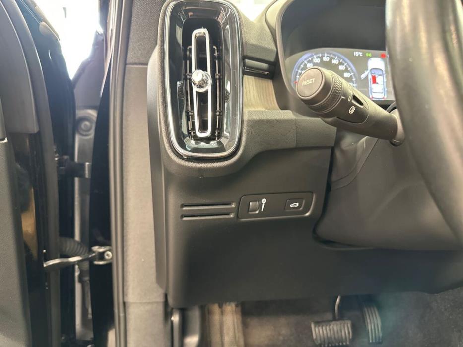 VOLVO XC40 2019