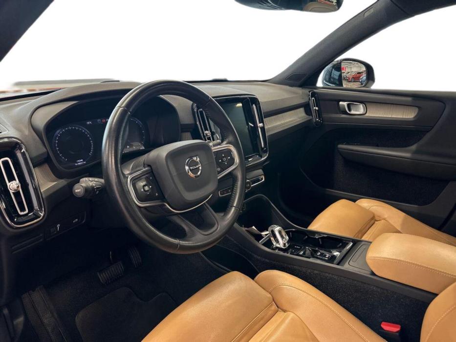VOLVO XC40 2019
