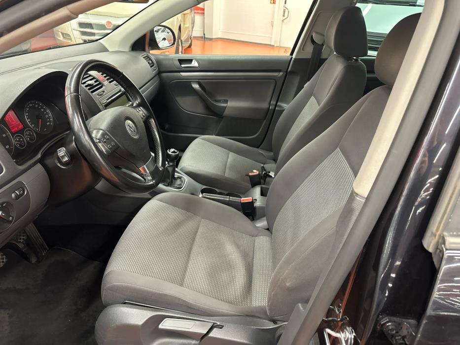 VOLKSWAGEN Jetta 2010