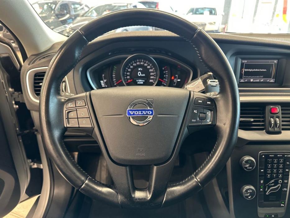 VOLVO V40 2014