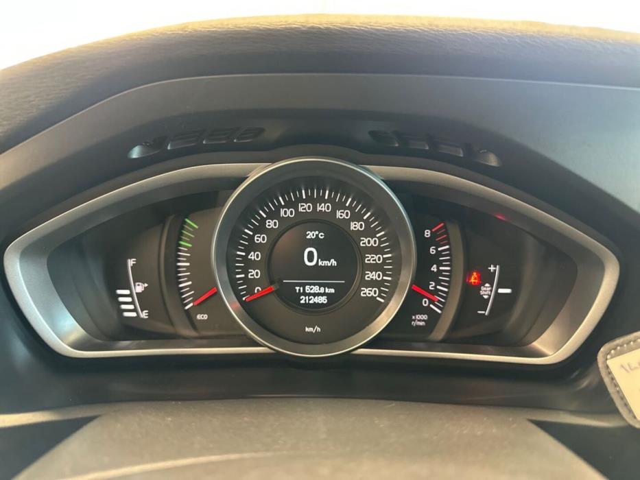 VOLVO V40 2014