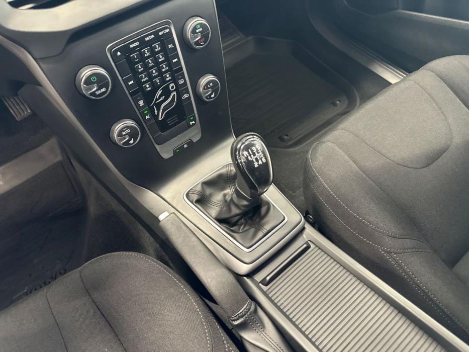 VOLVO V40 2014
