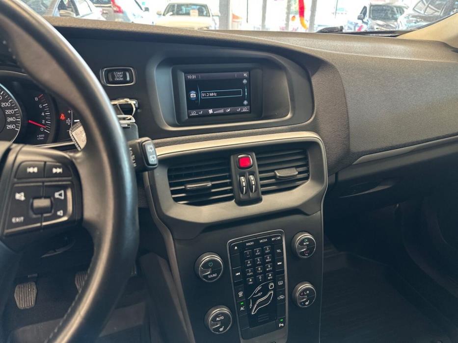 VOLVO V40 2014