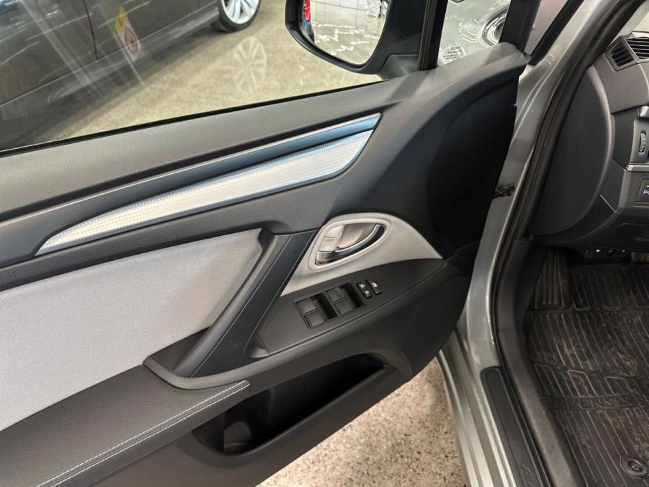 TOYOTA Avensis 2016