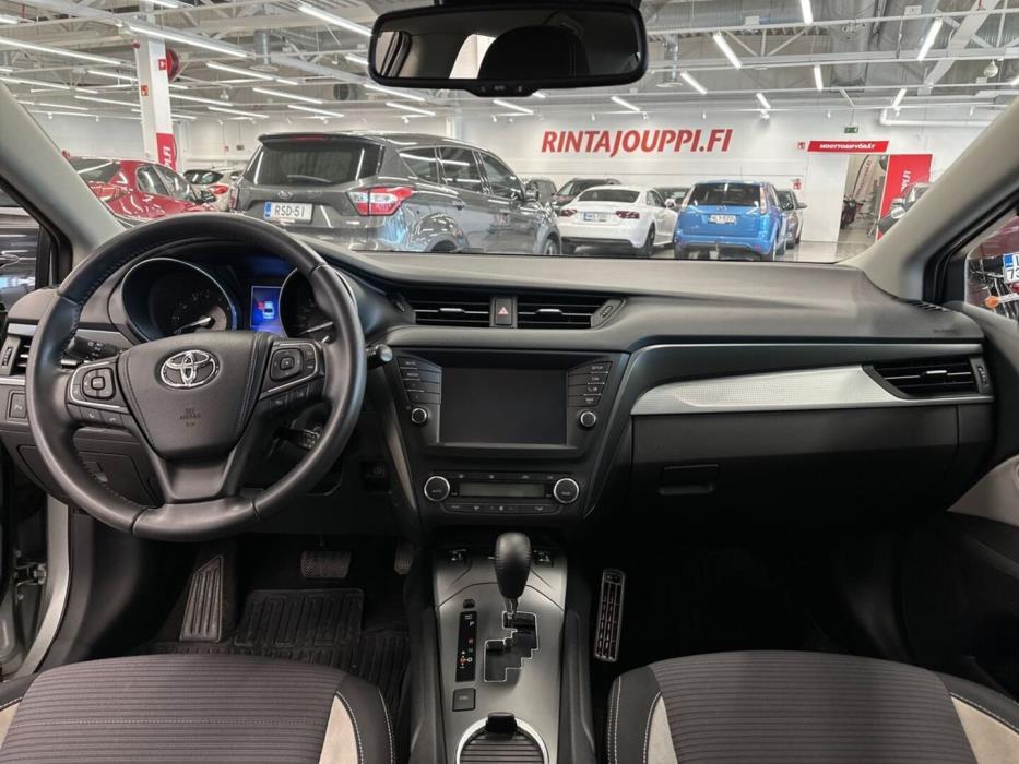 TOYOTA Avensis 2016