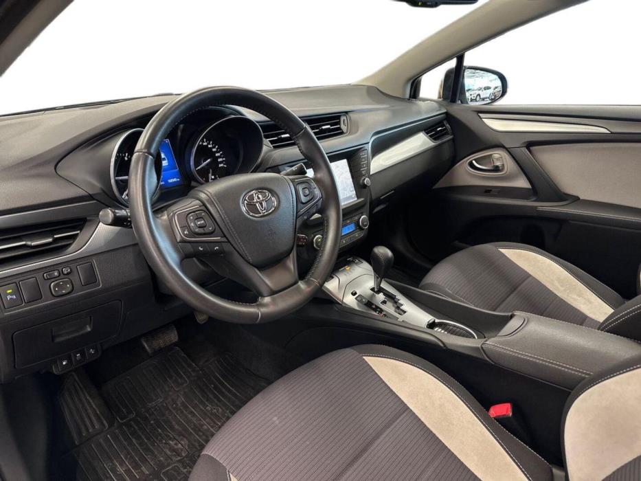 TOYOTA Avensis 2016