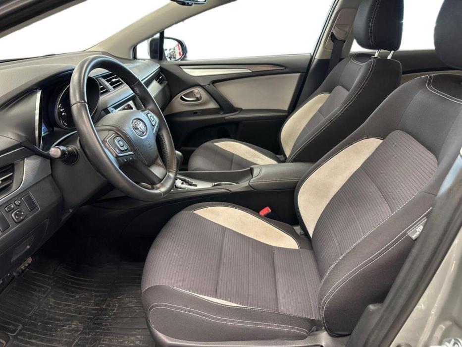 TOYOTA Avensis 2016