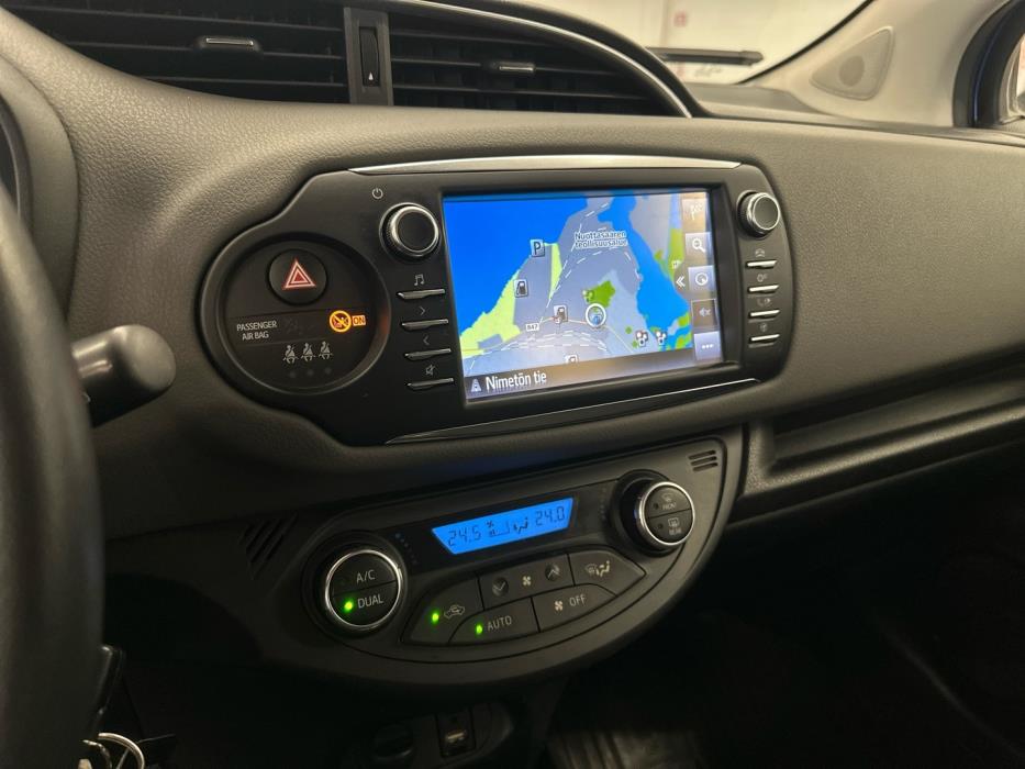 TOYOTA Yaris 2018