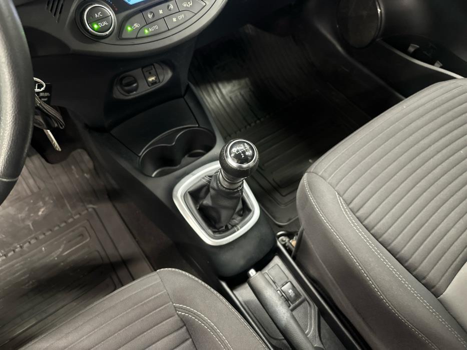 TOYOTA Yaris 2018