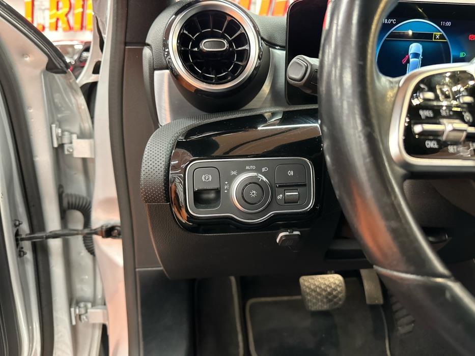 MERCEDES-BENZ A 2018