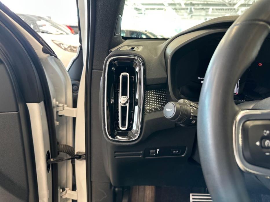 VOLVO XC40 2022