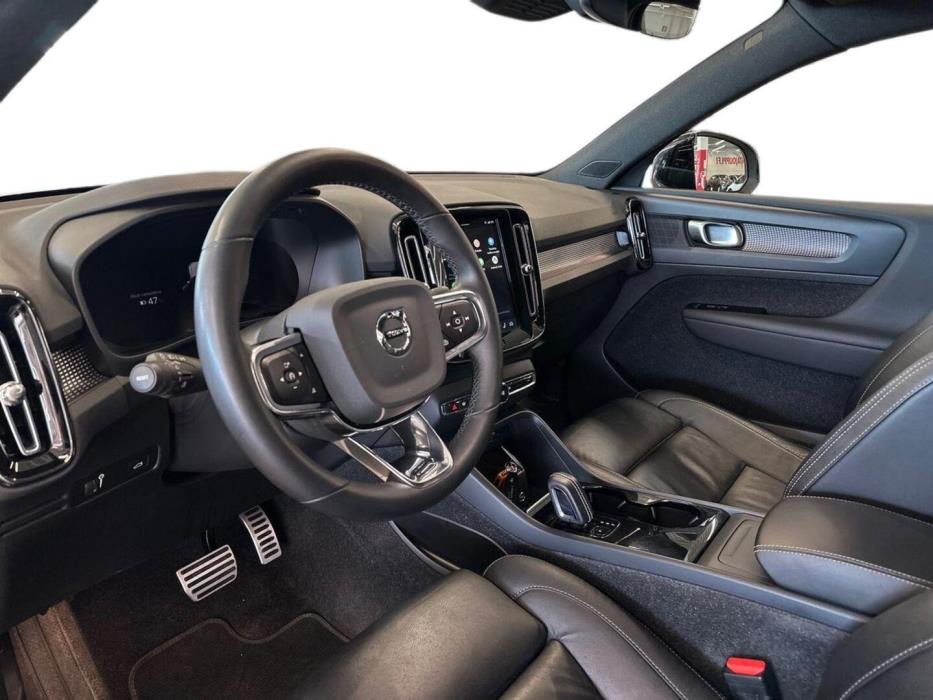 VOLVO XC40 2022