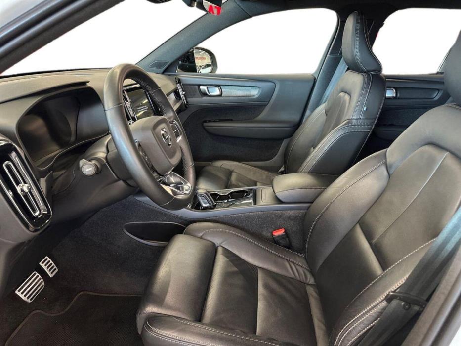 VOLVO XC40 2022