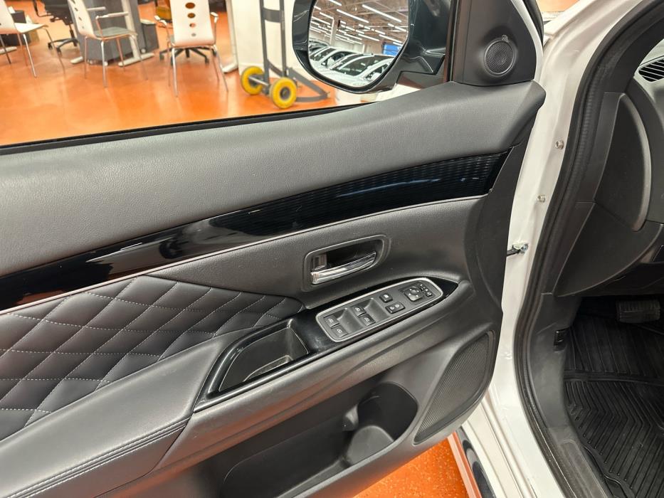 MITSUBISHI OUTLANDER PHEV 2019