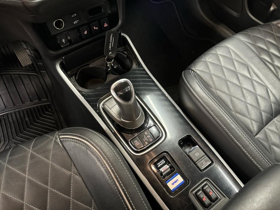 MITSUBISHI OUTLANDER PHEV 2019