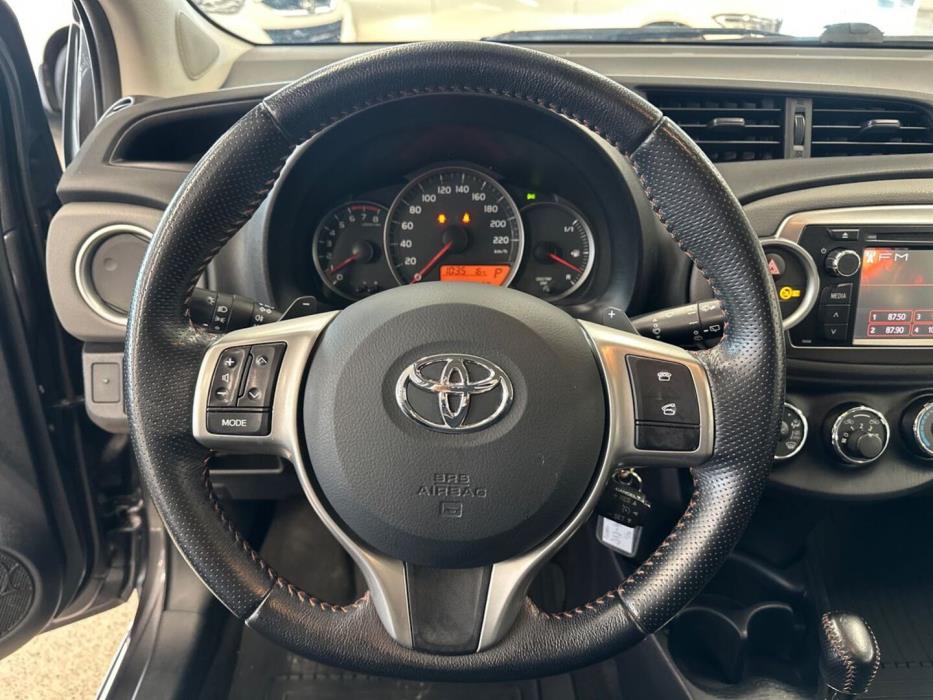 TOYOTA Yaris 2013