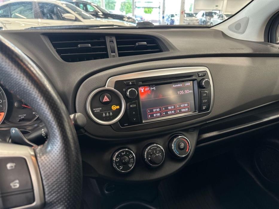TOYOTA Yaris 2013