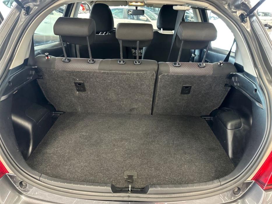 TOYOTA Yaris 2013