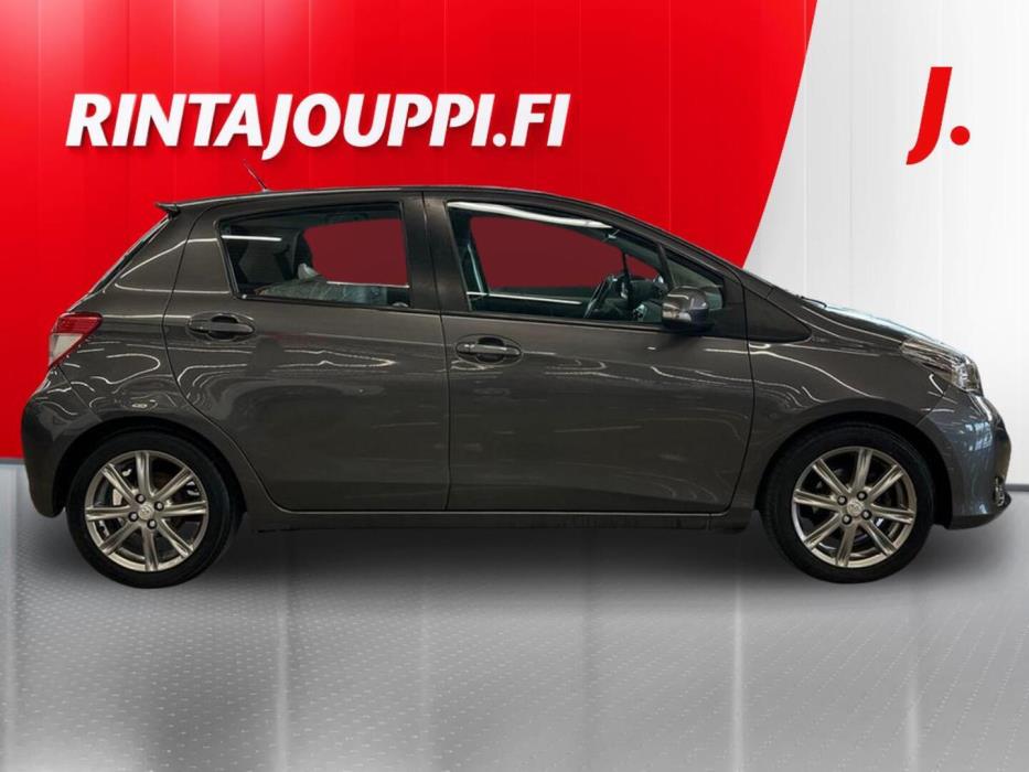 TOYOTA Yaris 2013