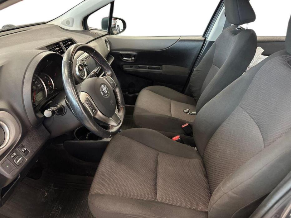 TOYOTA Yaris 2013