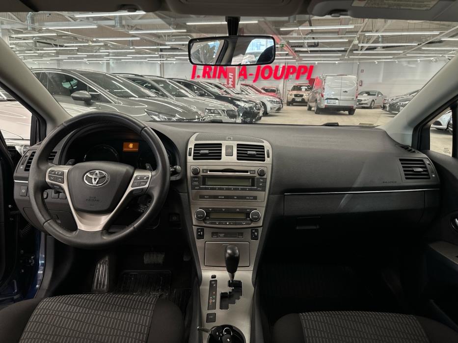 TOYOTA Avensis 2011