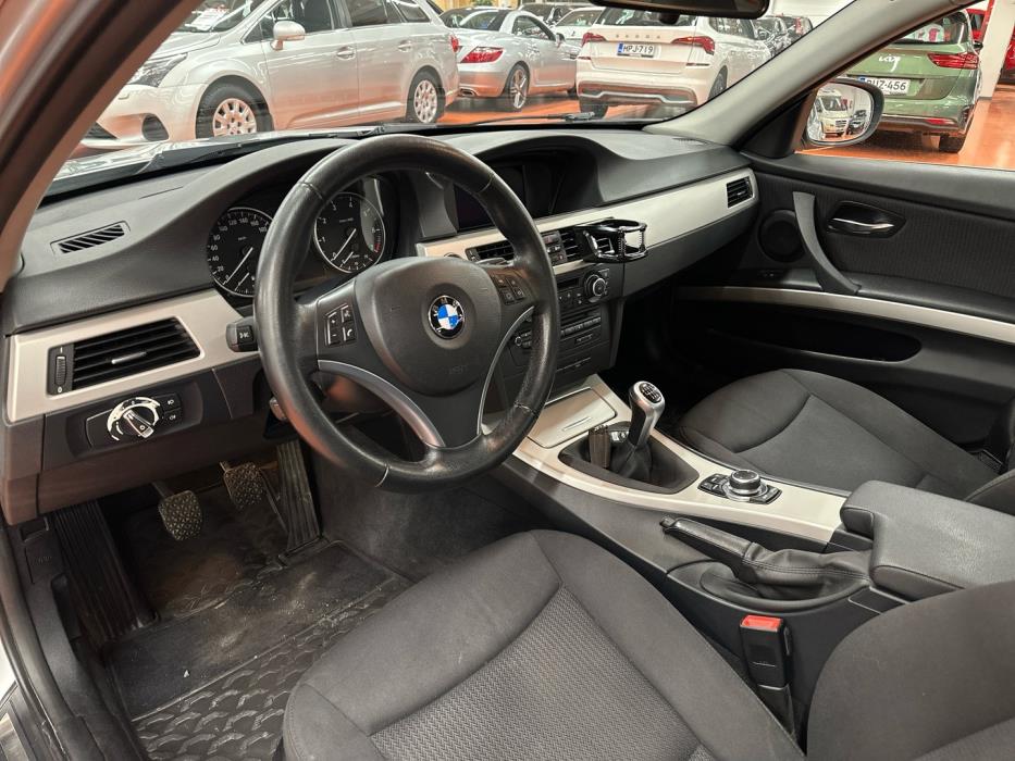 BMW 318 2011