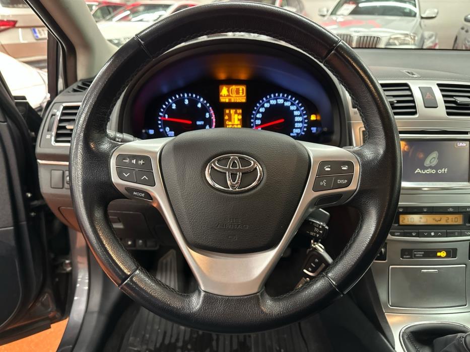 TOYOTA Avensis 2012