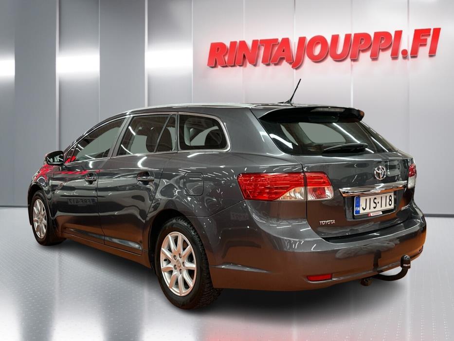 TOYOTA Avensis 2012