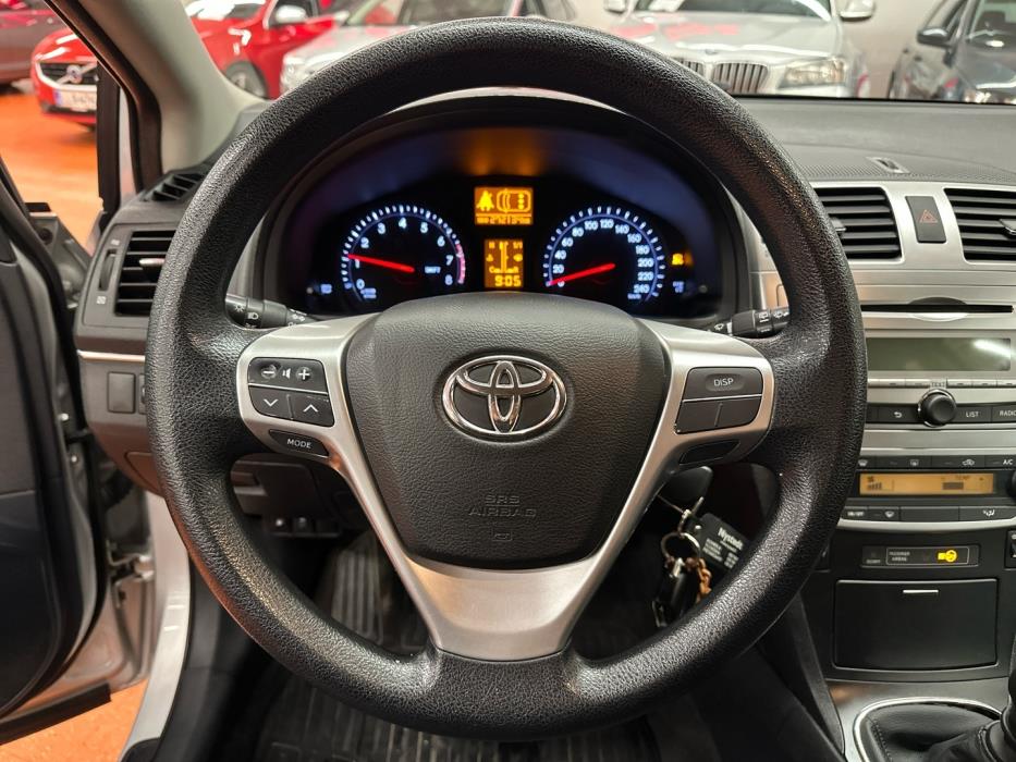TOYOTA Avensis 2013