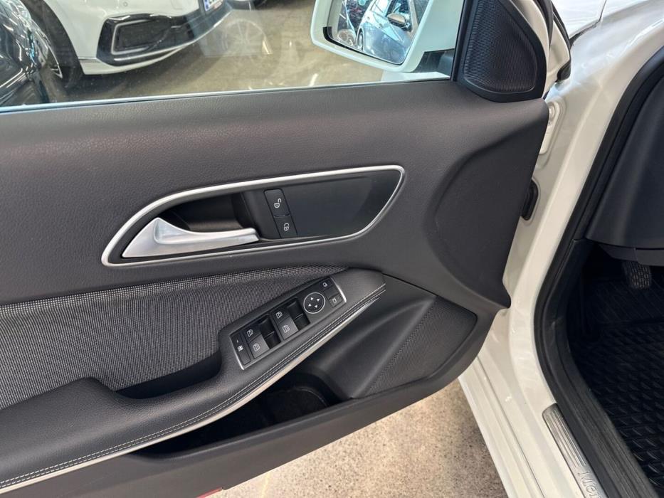 MERCEDES-BENZ A 2015