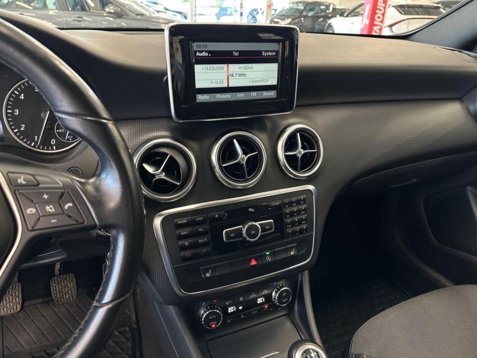 MERCEDES-BENZ A 2015