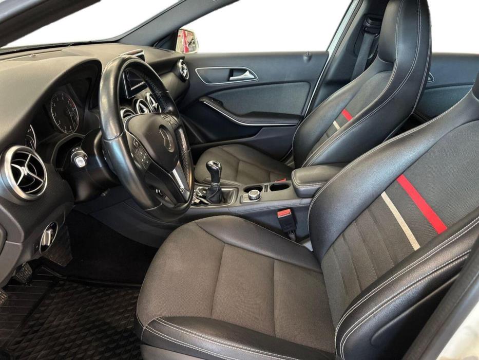 MERCEDES-BENZ A 2015