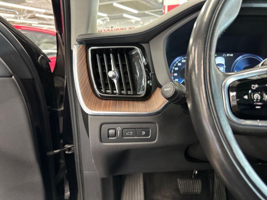 VOLVO XC60 2020