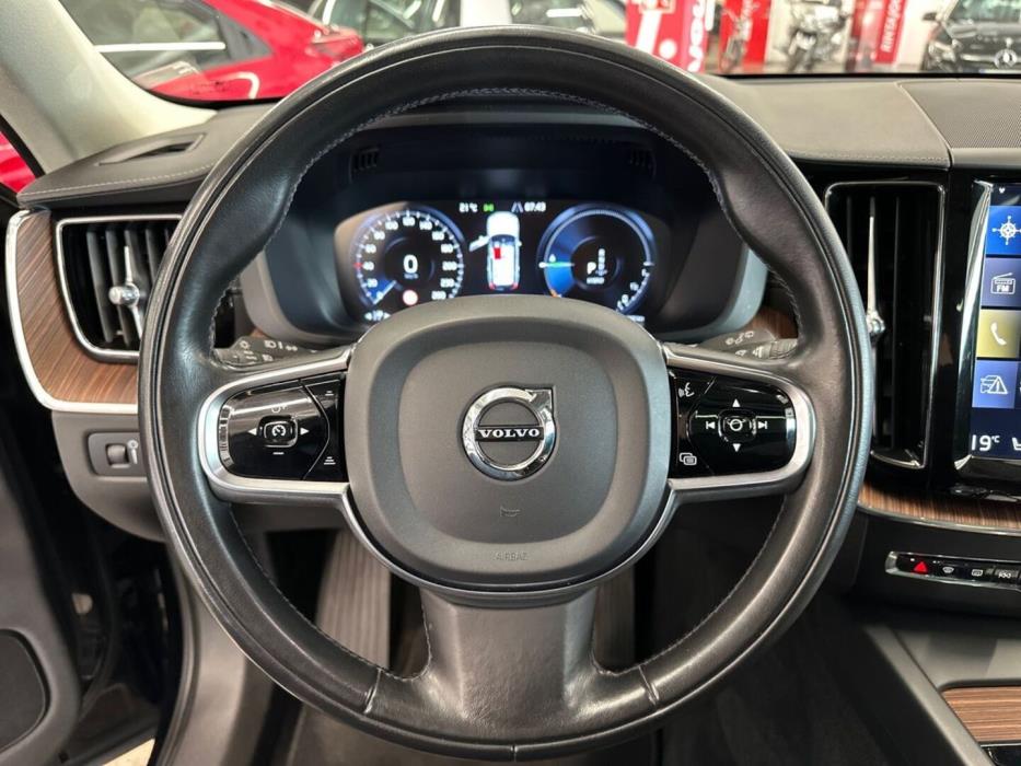 VOLVO XC60 2020