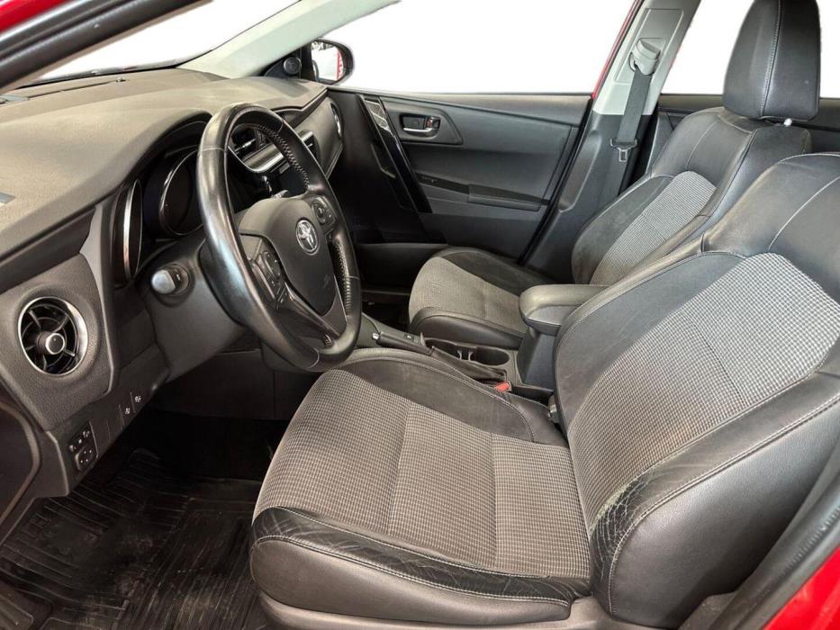 TOYOTA Auris 2017