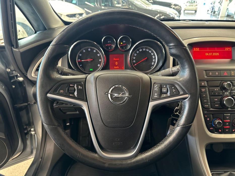 OPEL Astra 2011
