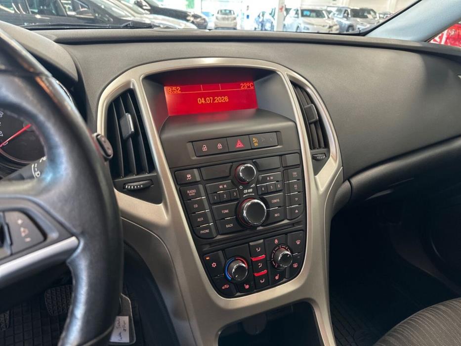 OPEL Astra 2011
