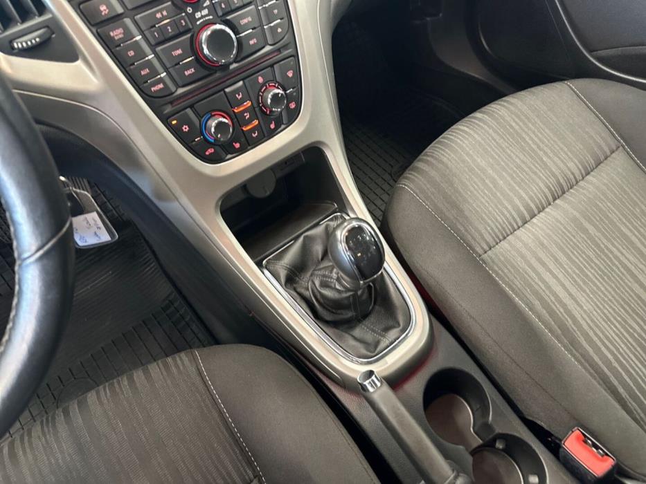OPEL Astra 2011
