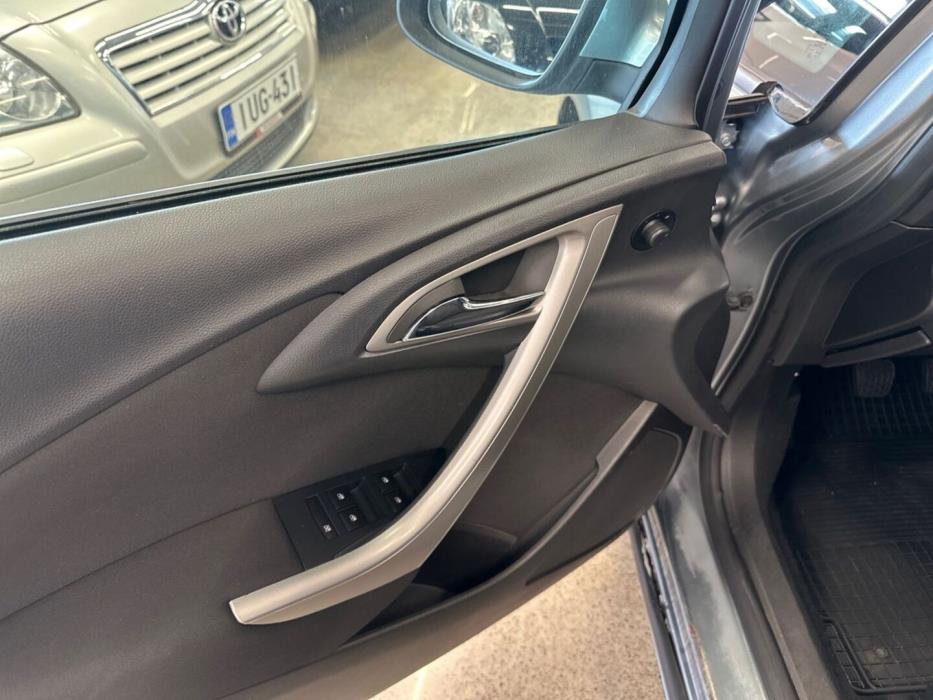 OPEL Astra 2011