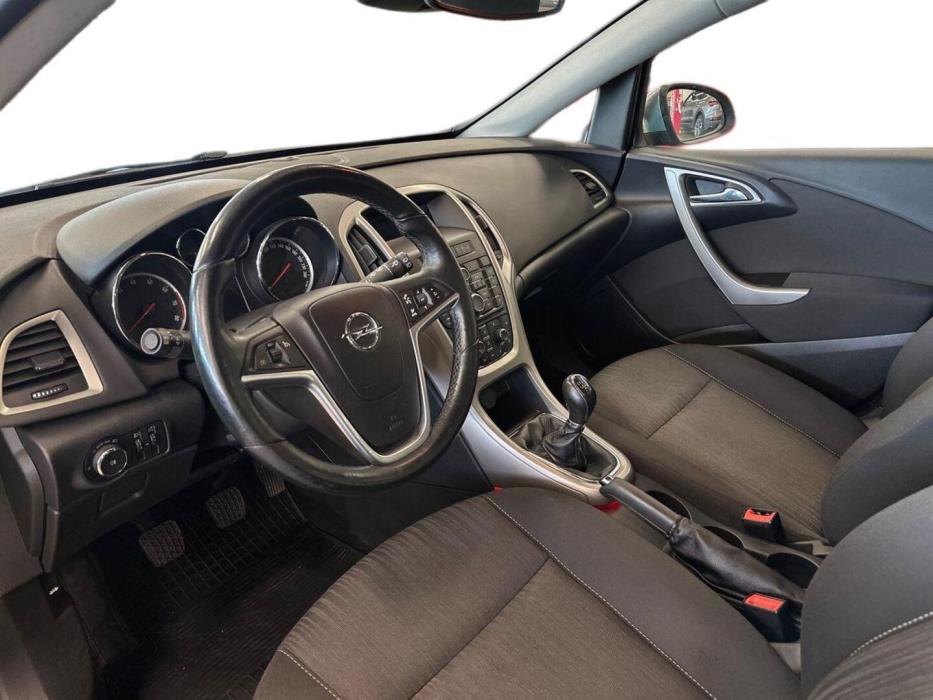 OPEL Astra 2011