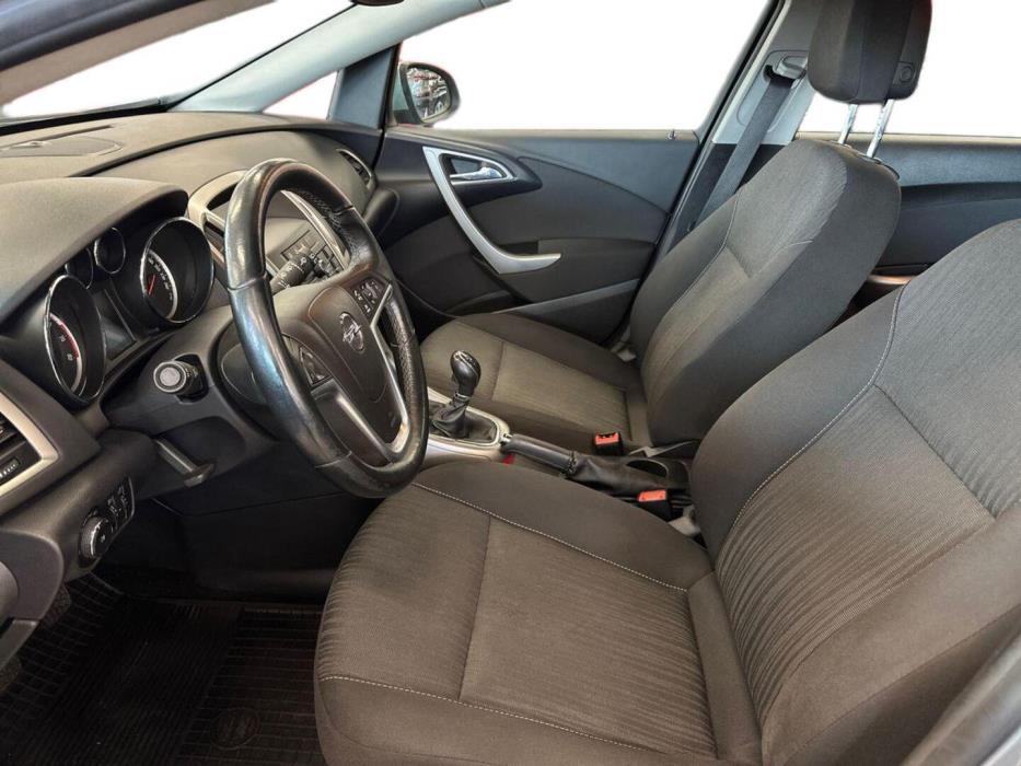 OPEL Astra 2011
