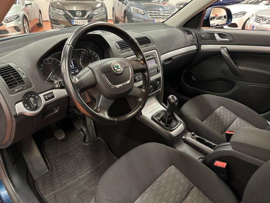 SKODA Octavia 2012