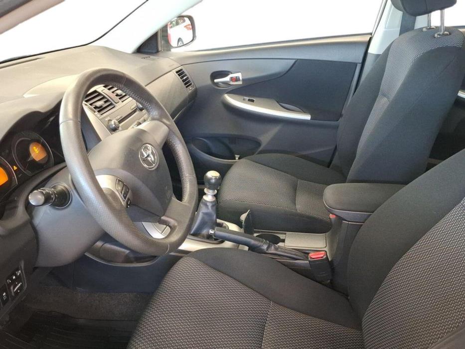 TOYOTA Corolla 2012